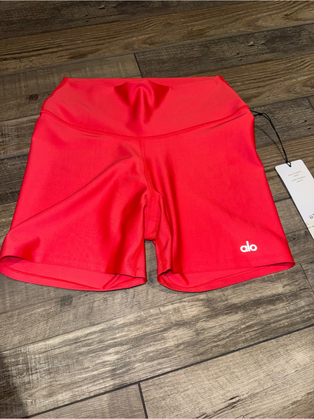 ALO Yoga Airlift Energy Short Medium NWT